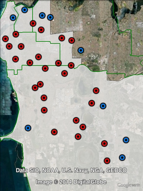 Polling places in Fremantle at the 2013 federal election. Booths where the Labor and Greens vote was higher are marked red, booths where the Liberal and Nationals vote was higher are marked blue.