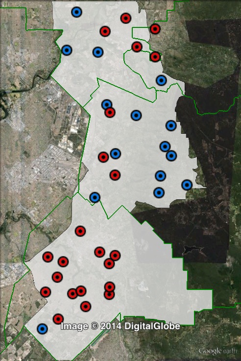 Polling places in Hasluck at the 2013 federal election. Booths where the Labor and Greens vote was higher are marked red, booths where the Liberal and Nationals vote was higher are marked blue.